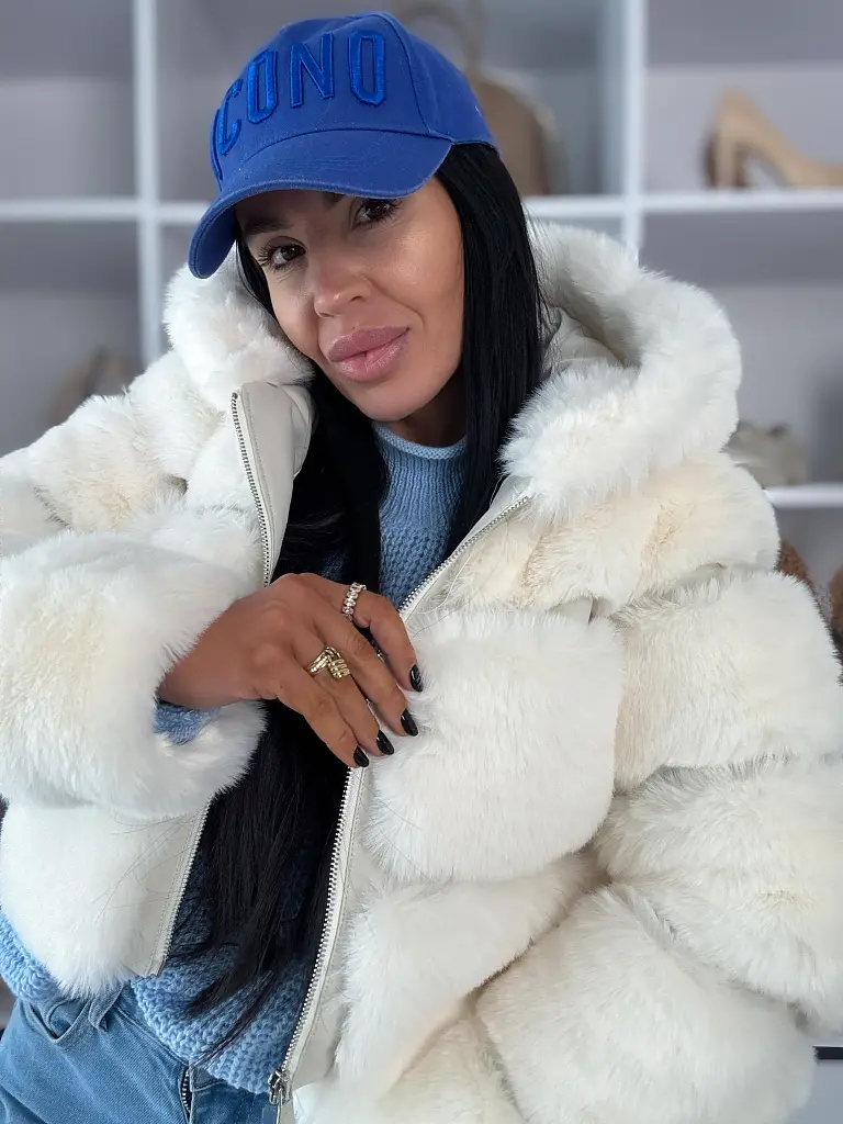 Műszőrmés műbőr kabát kapucnival GIANNA - next