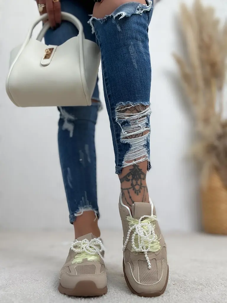 Gyöngyökkel díszített sportcipő COREY