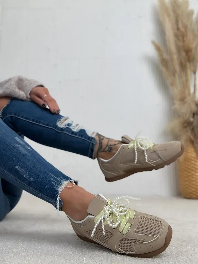 Gyöngyökkel díszített sportcipő COREY - next