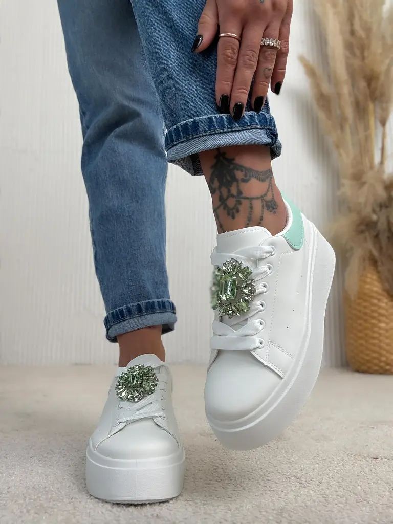 Kövekkel díszített sportcipő ASHLEY - next