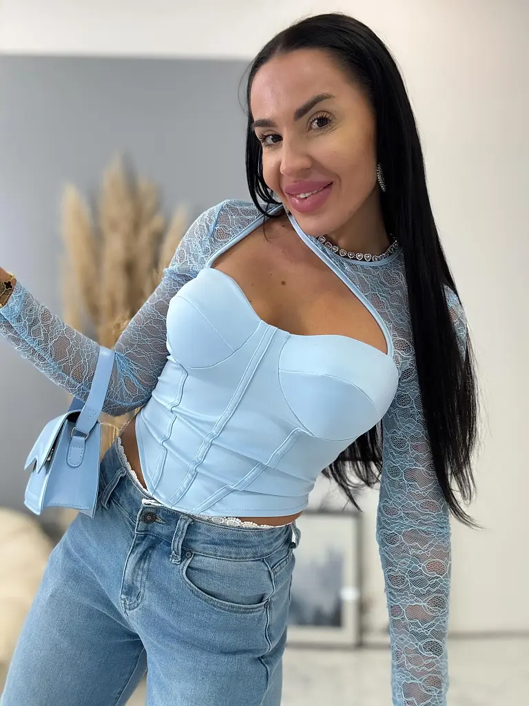 Csipkés felső melltöméssel DORKA