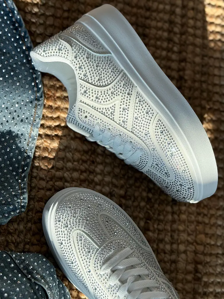 Kövekkel díszített platformos sportcipő CHILA - next