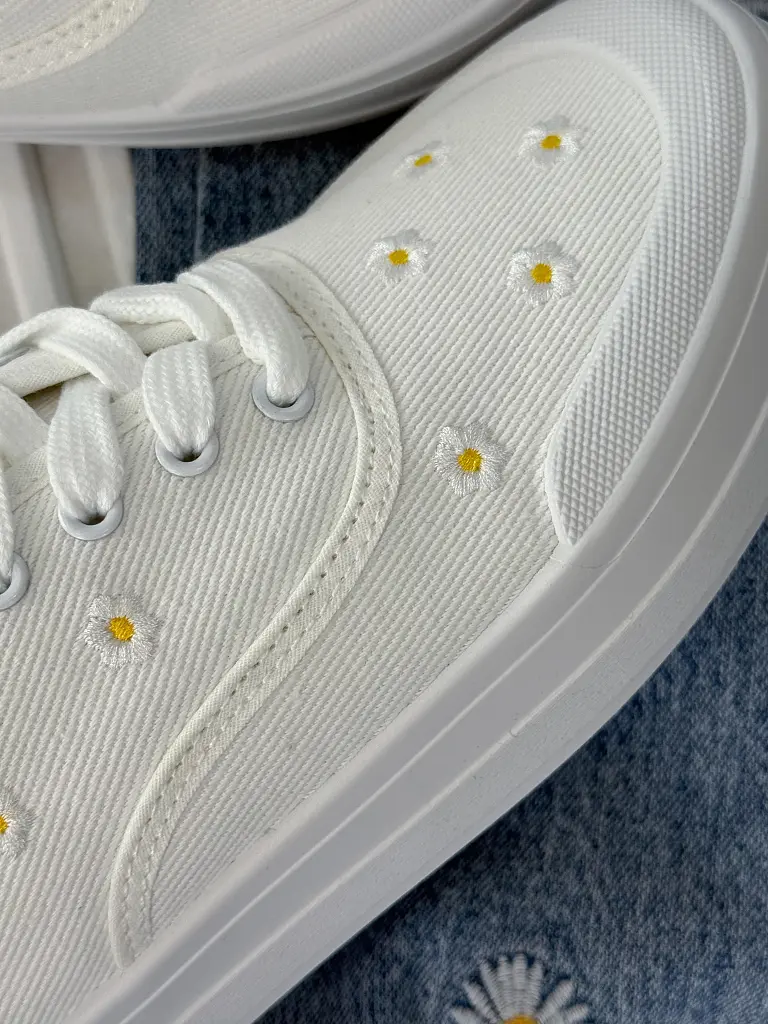 Hímzéssel díszített platformos sportcipő EMALY - next