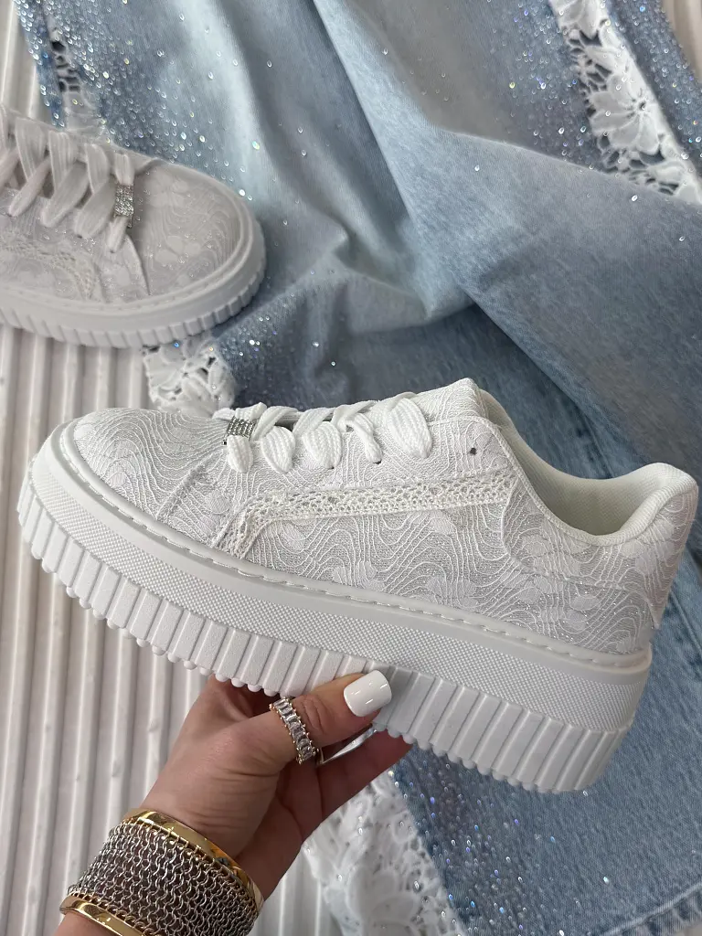 Csipkével díszített csillogós sportcipő ANIRMA - next