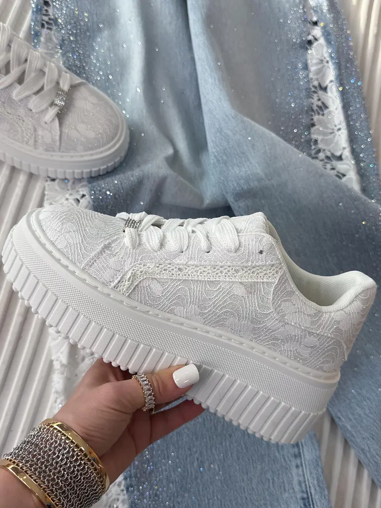 Csipkével díszített csillogós sportcipő ANIRMA