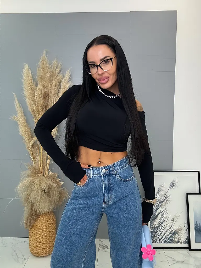 Elasztikus fekete felső MINA