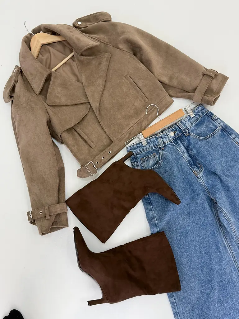 Barna velúr csizma AVENA