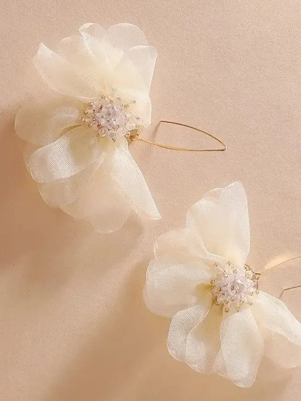 Fehér fülbevaló - next