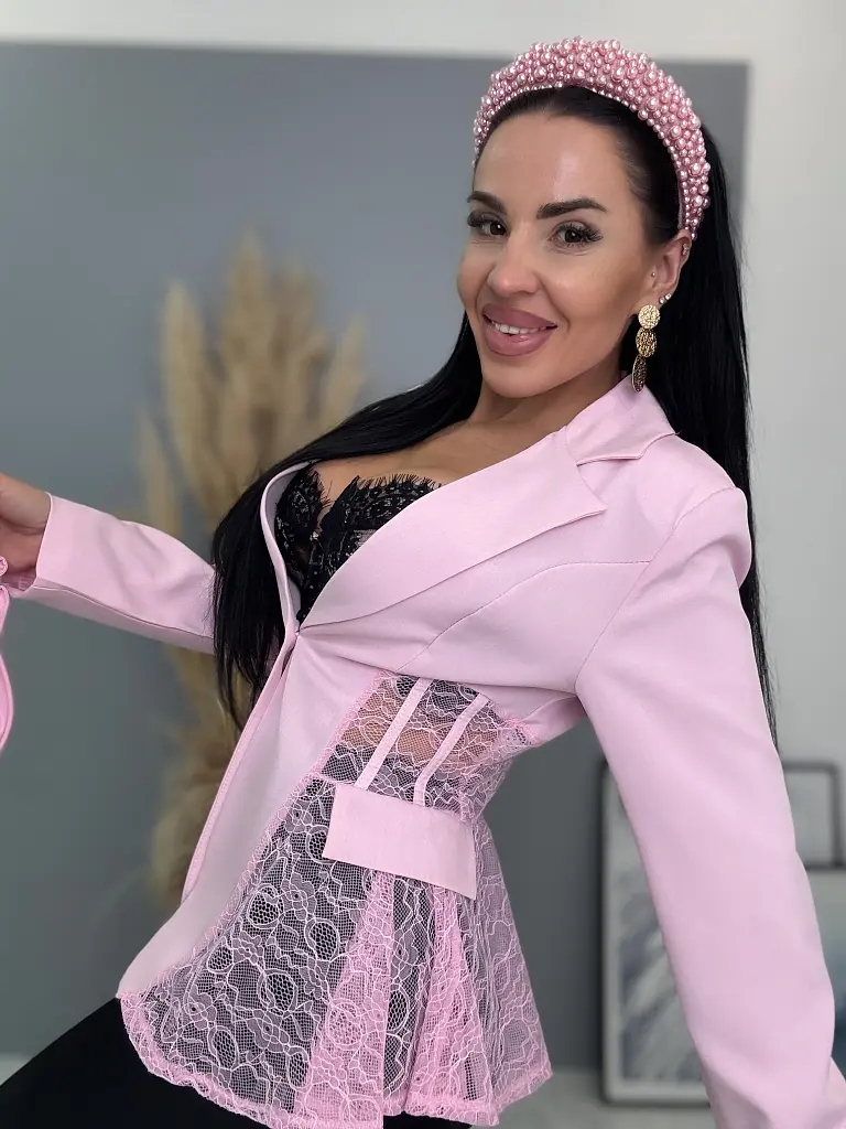 Csipkével díszített zakó válltöméssel ELISEA - next