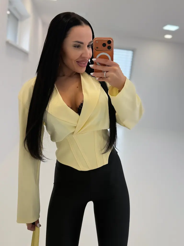 Blézer szabású felső válltöméssel VANERA