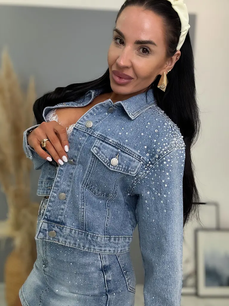 Kövekkel díszített rövid farmerdzseki EVELIN - next