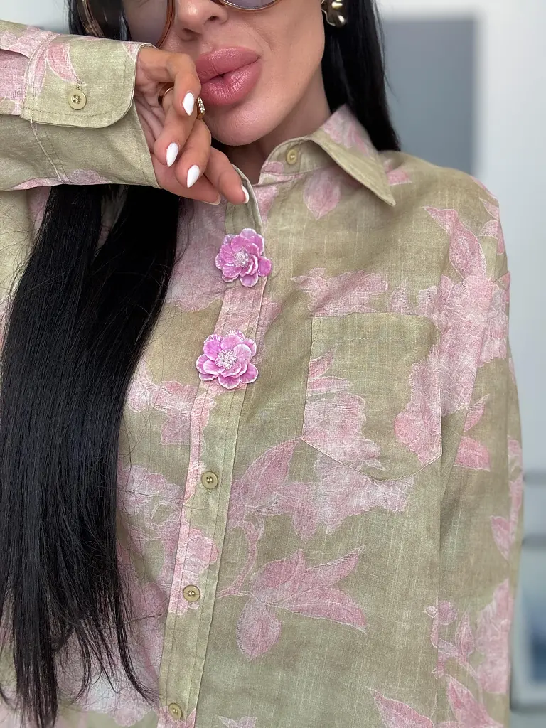 Oversized virágmintás ing díszített kapoccsal FLOWER - next