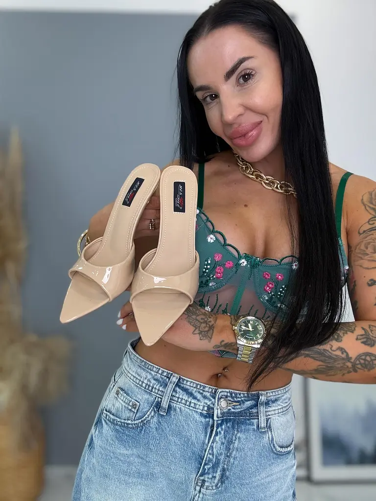 Lakkozozott szandál ZEVRA - next