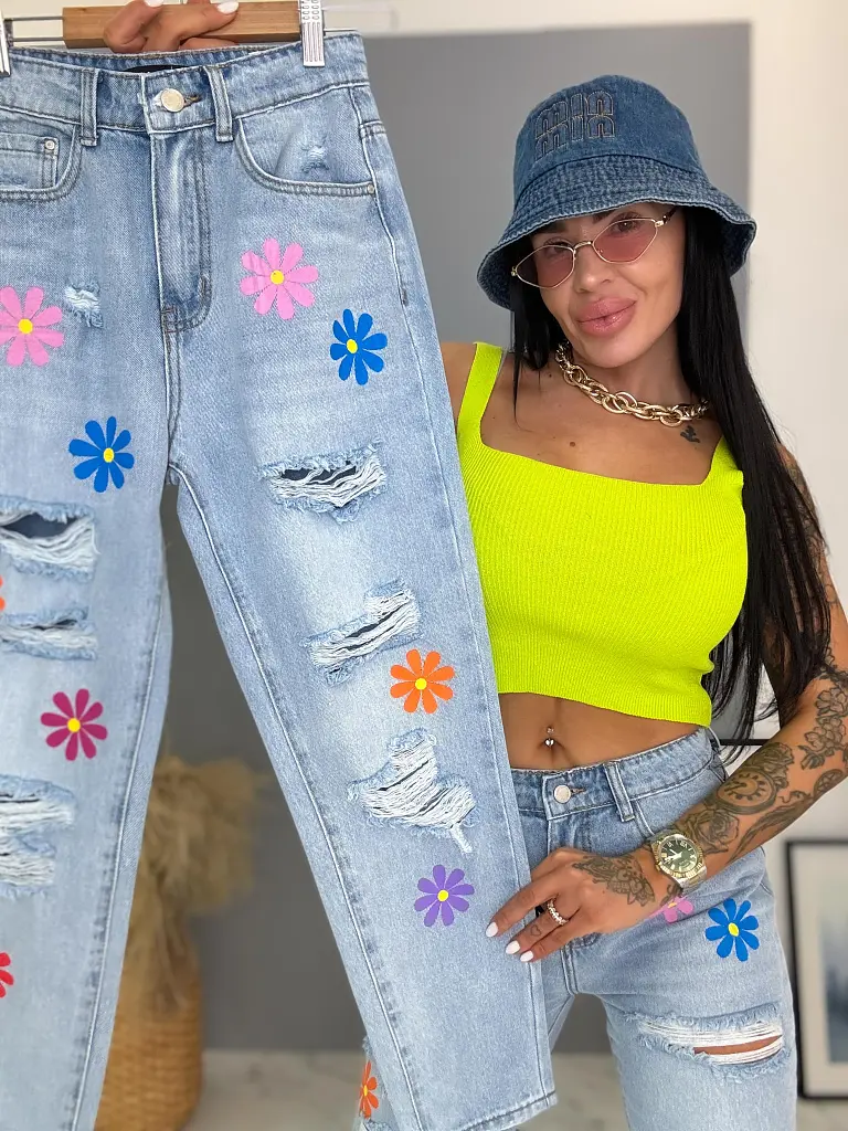 Szaggatott magas derekú mom fit farmer nyomtatott mintával