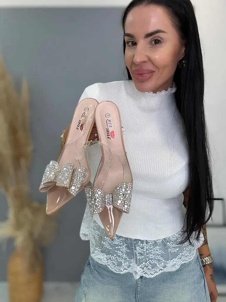 Áttetsző szandál kövecskékkel díszítve MAISE - next