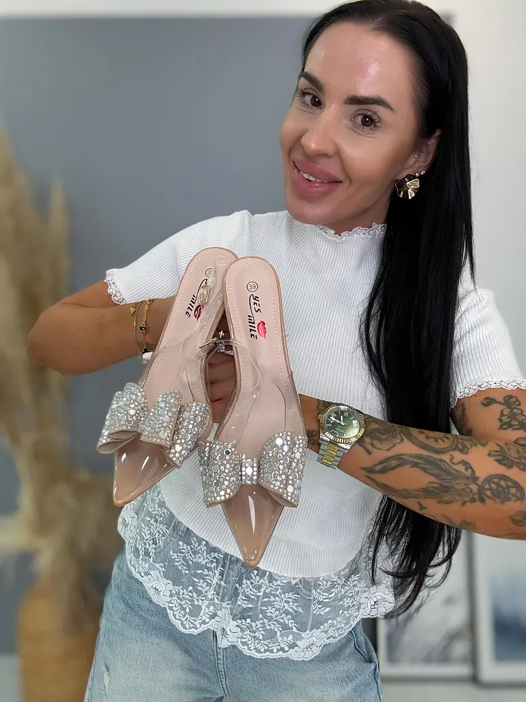 Áttetsző szandál kövecskékkel díszítve MAISE