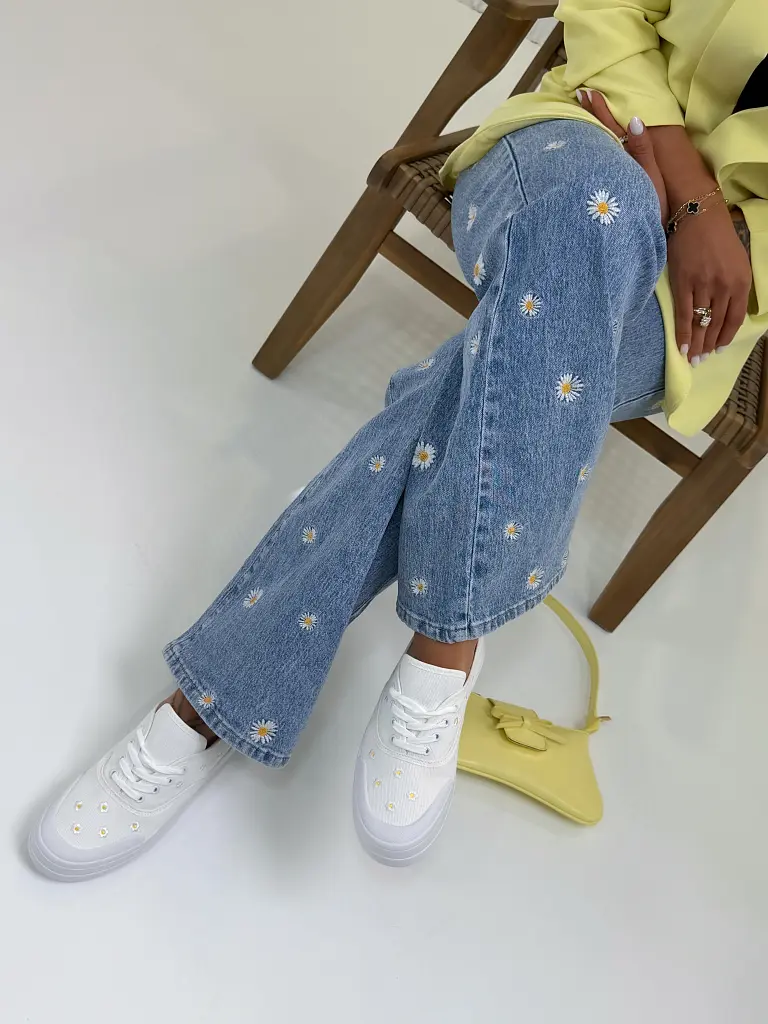 Hímzéssel díszített platformos sportcipő EMALY - next