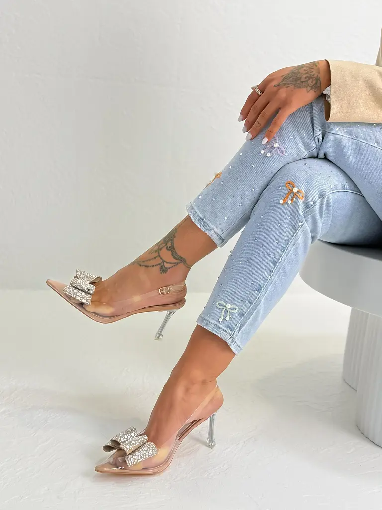 Áttetsző szandál kövecskékkel díszítve MAISE