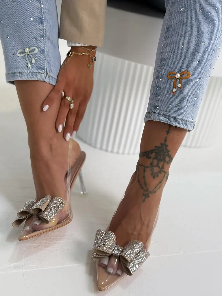 Áttetsző szandál kövecskékkel díszítve MAISE