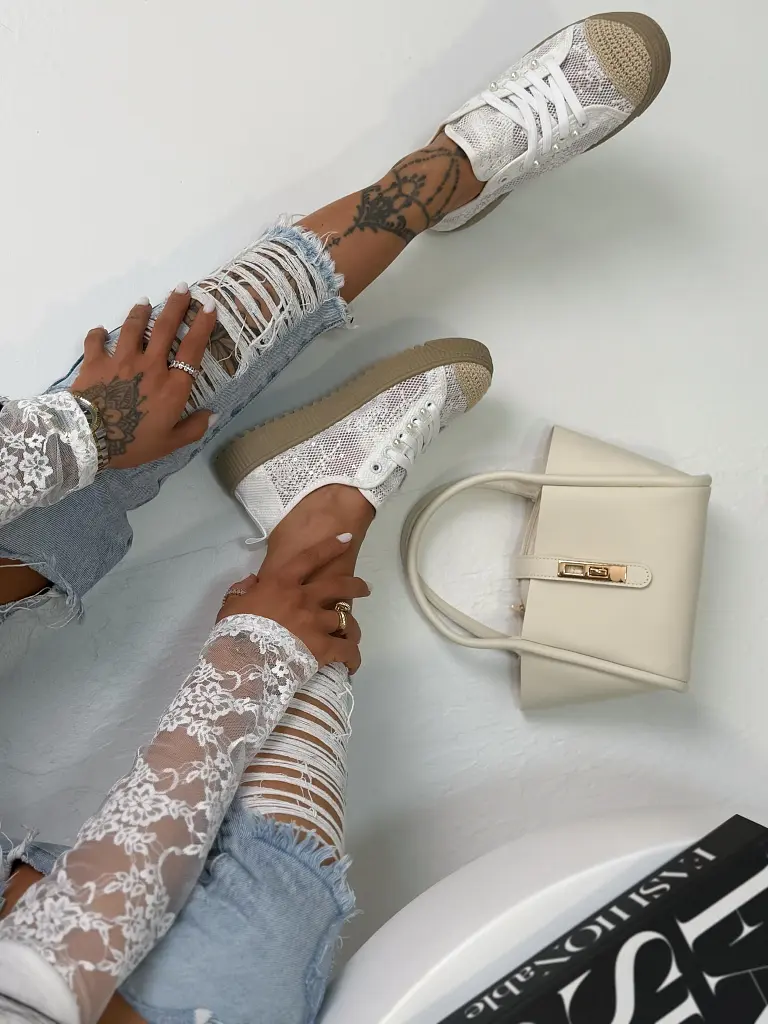 Fehér csipkés sportcipő GLINDA - next