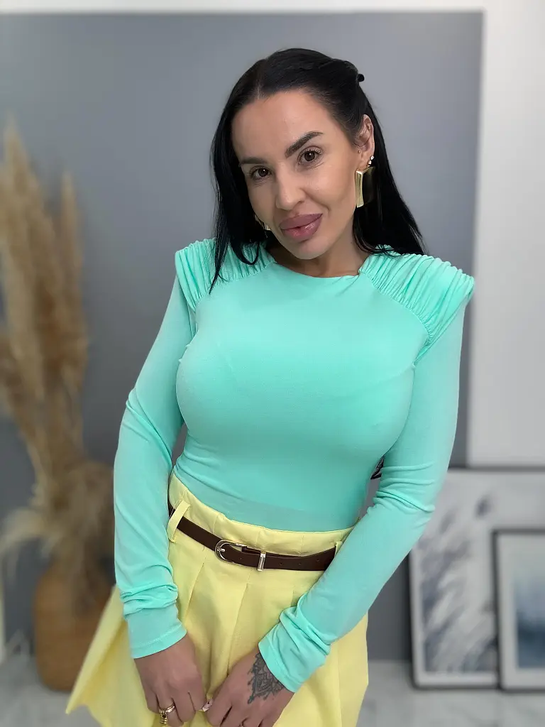 Válltöméses felső ráncolt vállrésszel MEDORA - next