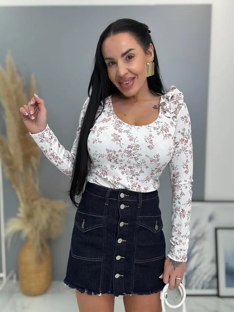 Bordázott anyagú virágmintás felső vállán fodorral HELENIA