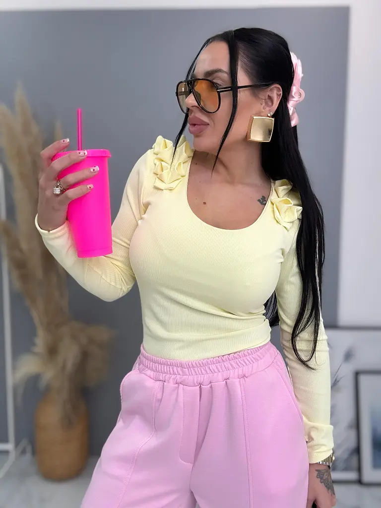 Bordázott anyagú felső vállán fodorral MARLONA