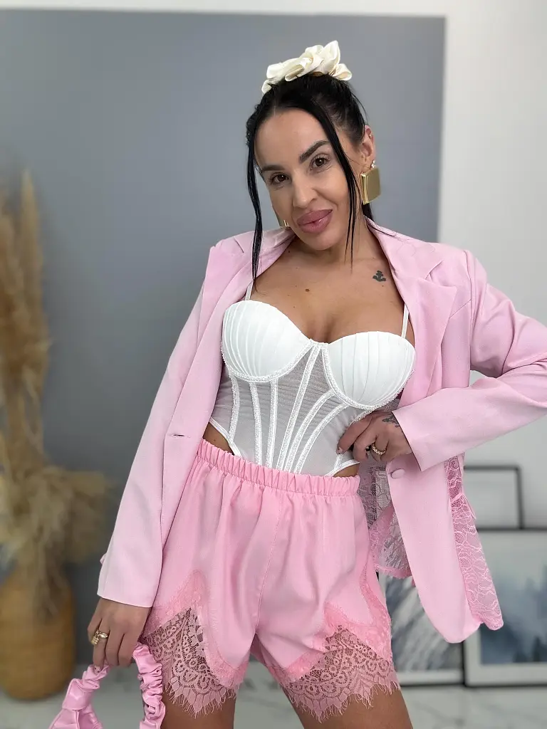 Sort csipkével KANIA - next