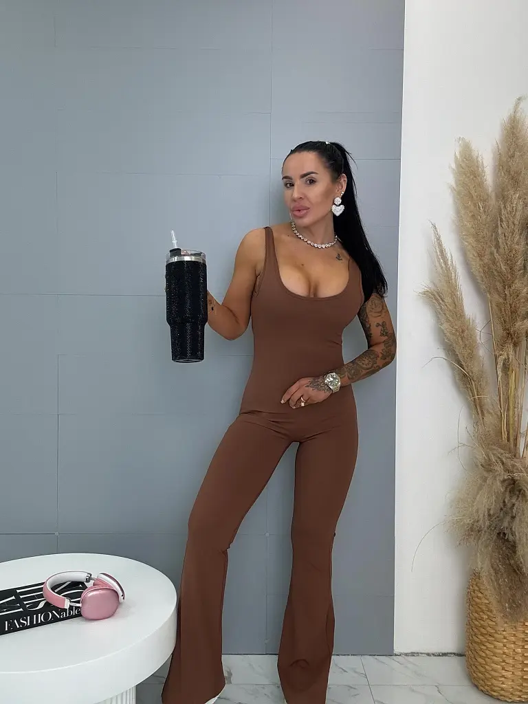 Alakformáló overall melltöméssel és húzott fenékrésszel ZENADA - next