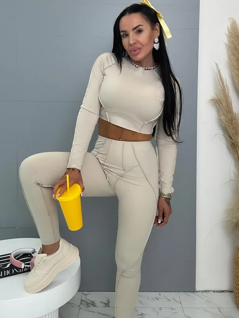 Lézervágott sportos szett VARREN