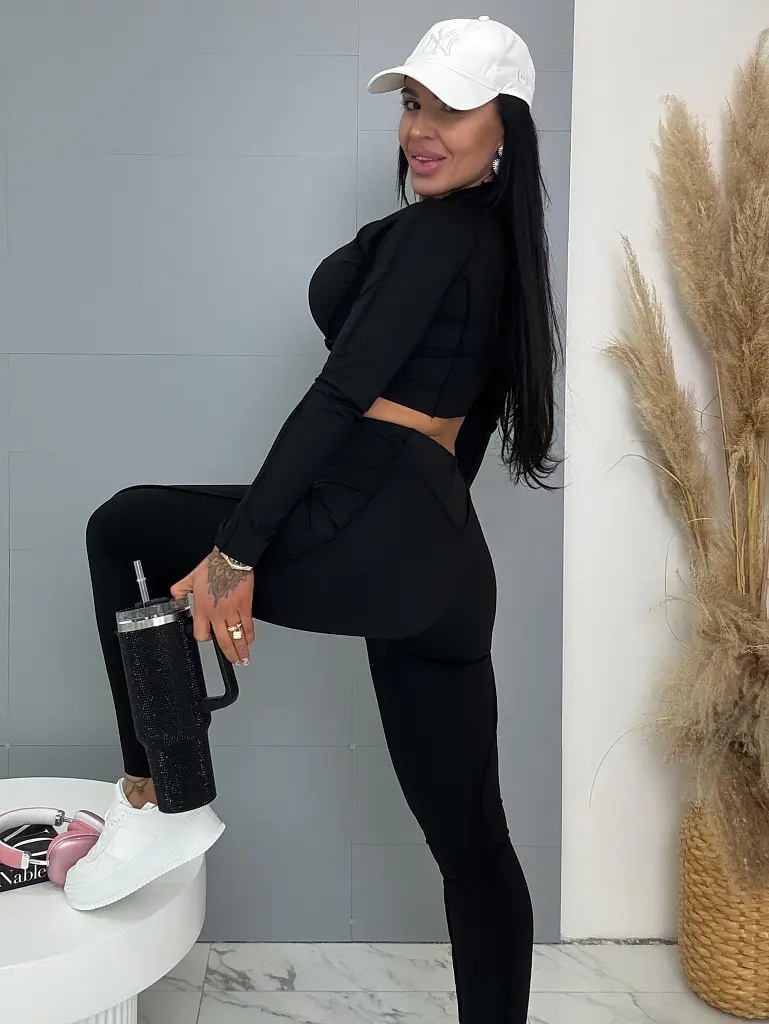 Lézervágott sportos szett VARREN - next