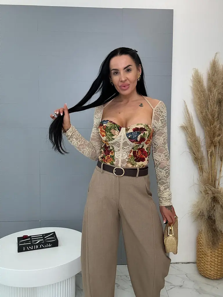 Ballon gumis derekú nadrág övvel ERINE