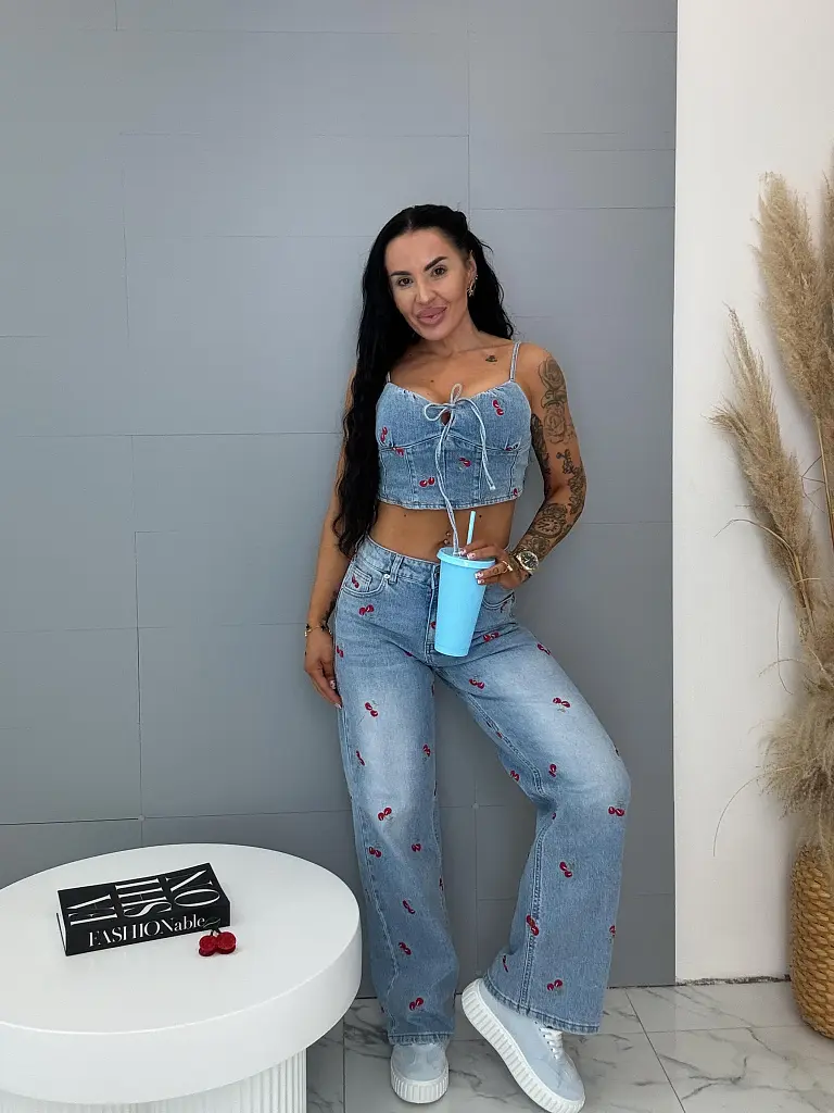 Wid leg farmer magasított derékkal cseresznyés hímzéssel díszítve