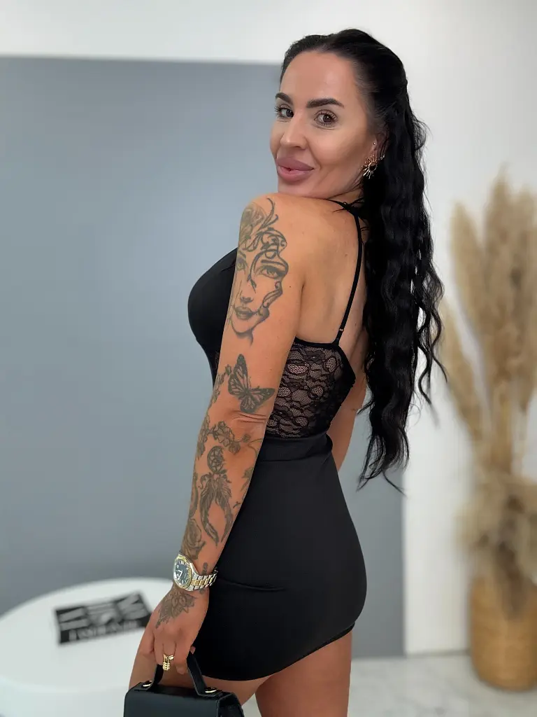 Pántos miniruha csipkedíszítéssel és melltöméssel RENEIA - next