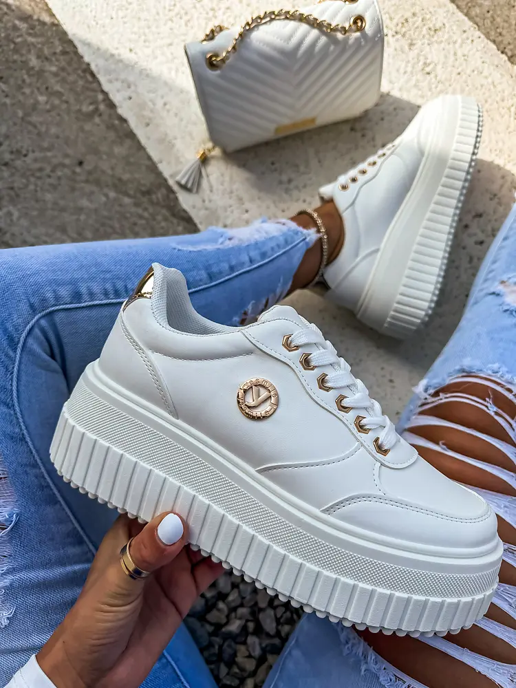 Platformos sportcipő arany színű díszekkel NIKO