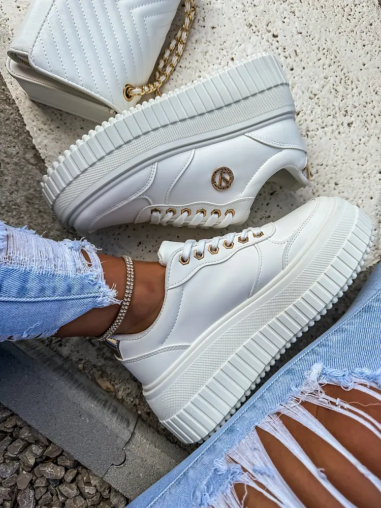 Platformos sportcipő arany színű díszekkel NIKO - next