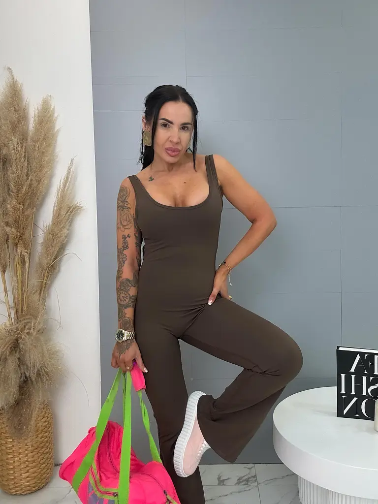 Alakformáló overál melltöméssel és húzott fenékrésszel ZENADA - next