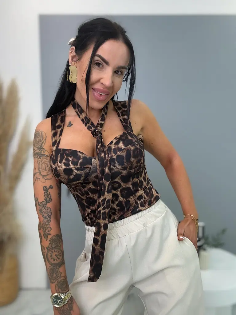 Leopárdmintás top melltöméssel és nyakkendővel BRIANA