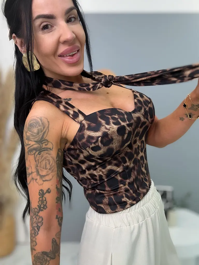 Leopárdmintás top melltöméssel és nyakkendővel BRIANA - next