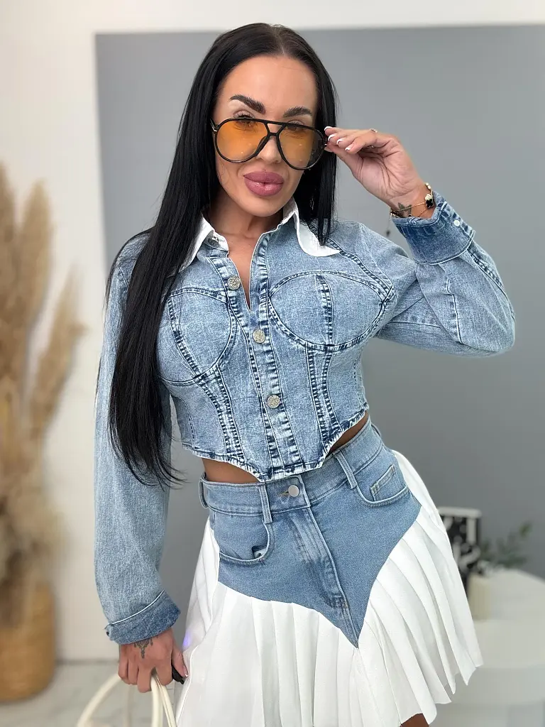 Farmer crop ing NAVIA