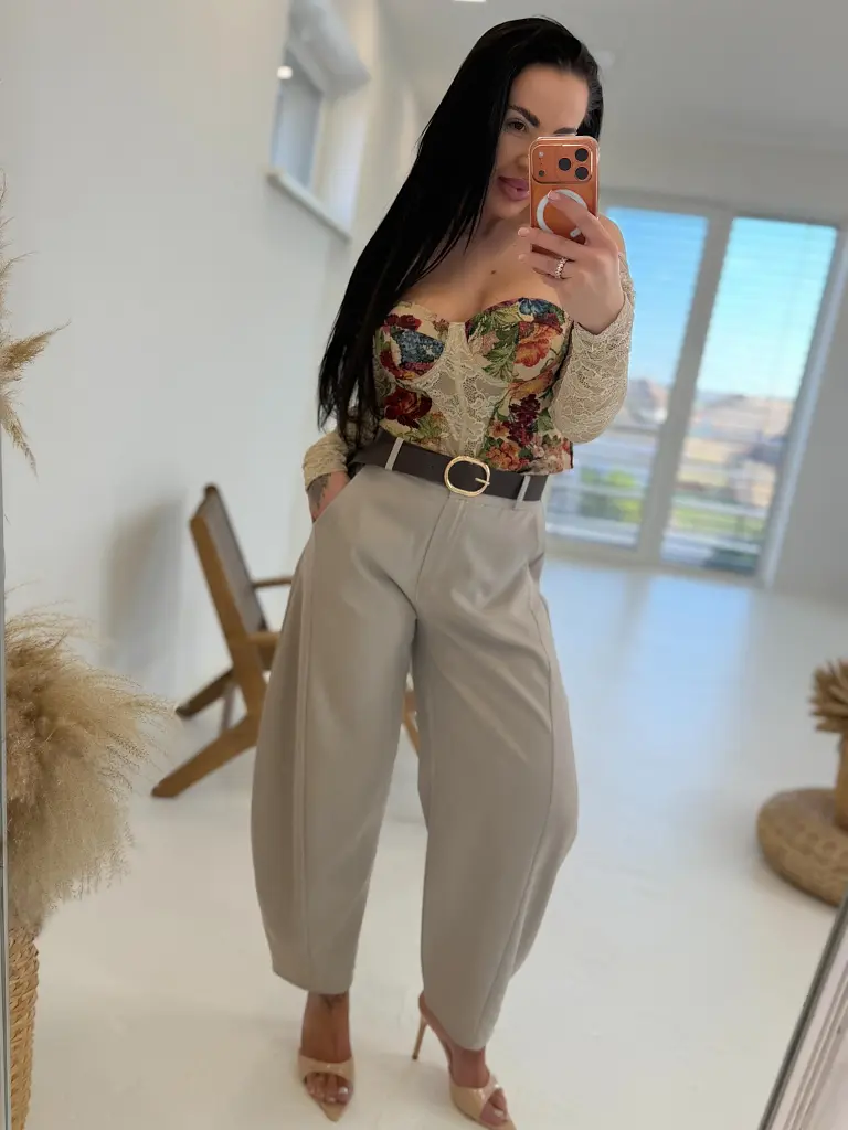 Ballon gumis derekú nadrág övvel ERINE