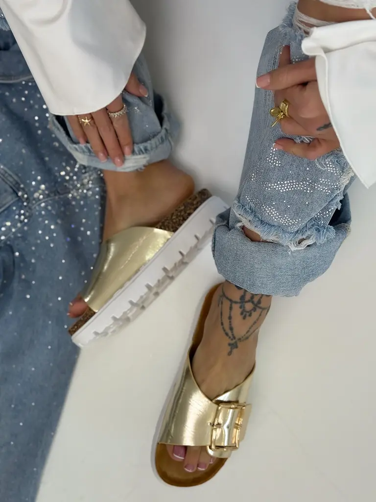 Női papucs arany színű dísszel BEA - next