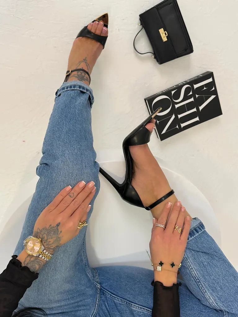 Fekete szandál ZARANA