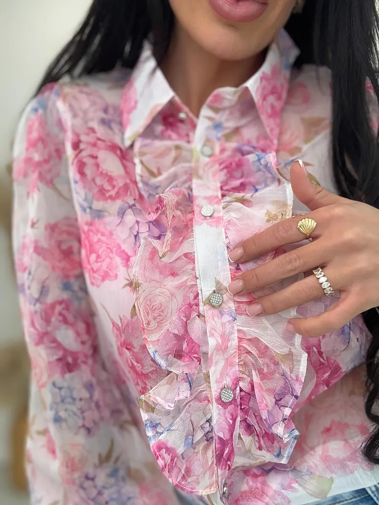 Virágmintás blúz díszes, kövekkel kirakott gombal ROSE - next