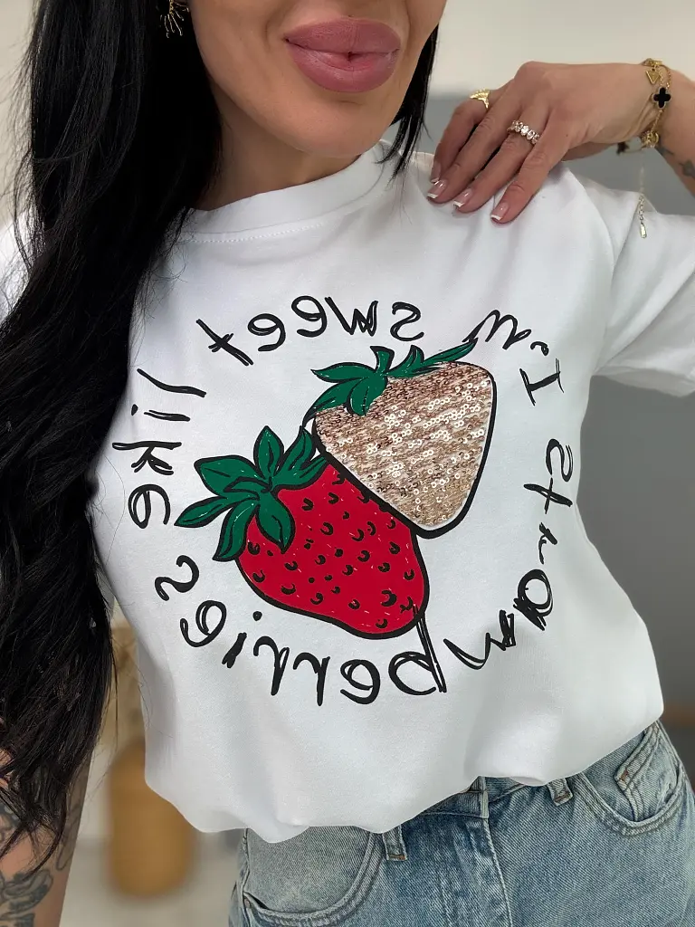 Fehér trikó flitteres díszítéssel és lenyomattal STRAWBERRY
