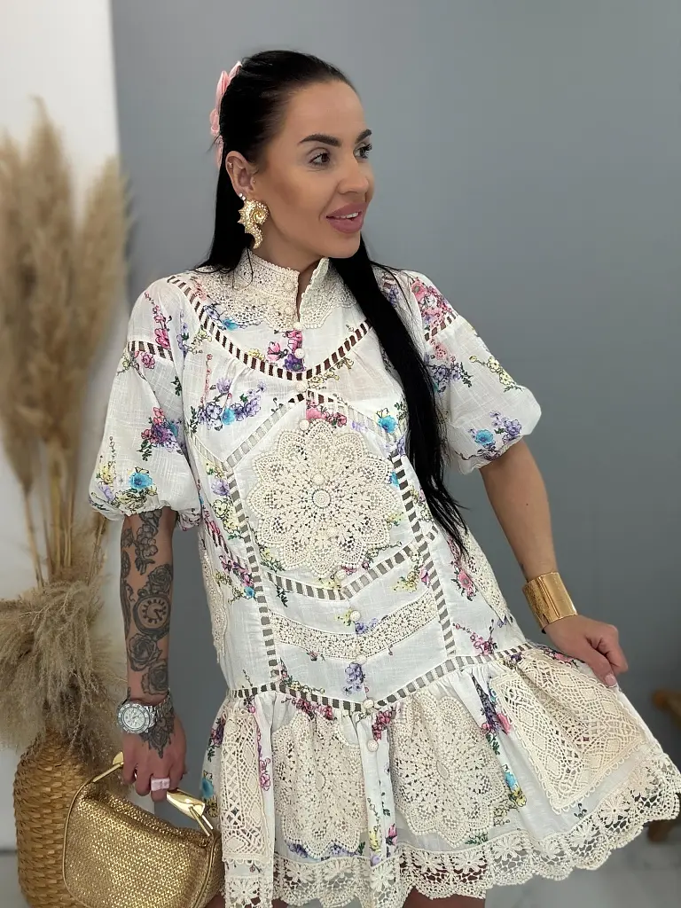 Csipkés ruha virágmintával MADEIRA