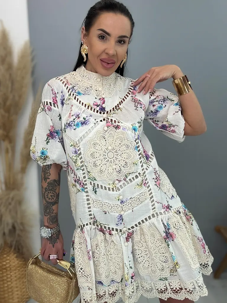 Csipkés ruha virágmintával MADEIRA