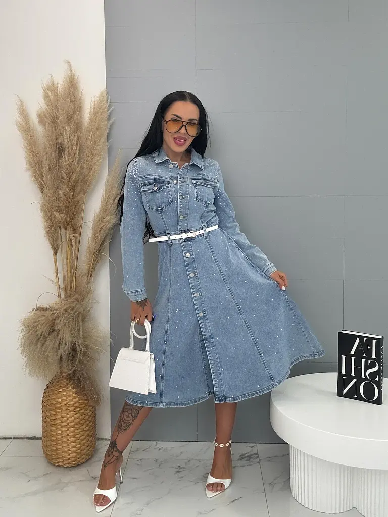 Kövecskékkel díszített gombos farmerruha JENNIE