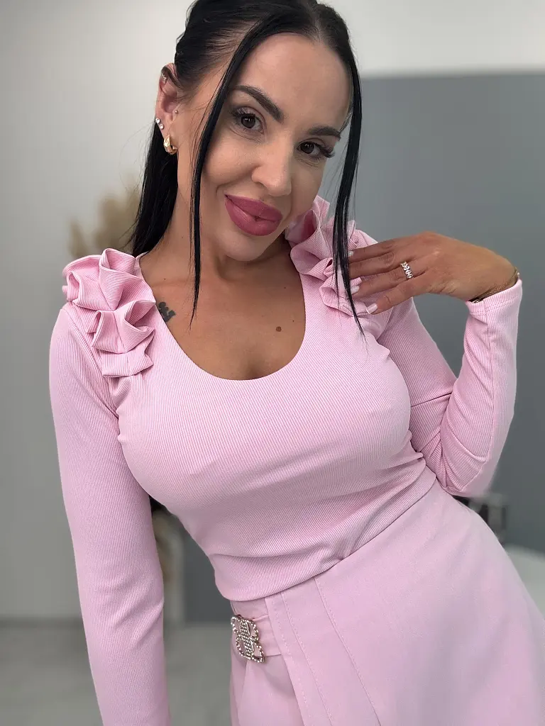 Bordázott anyagú felső vállán fodorral MARILYN - next