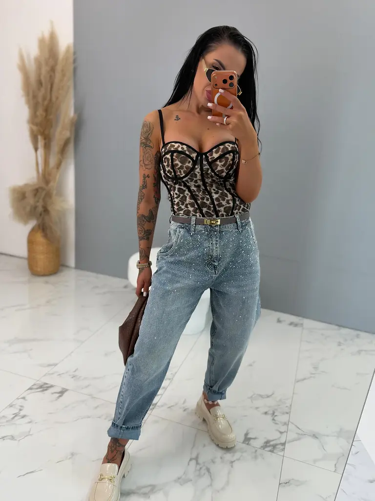 Kövekkel díszített ballon fazonú farmer 